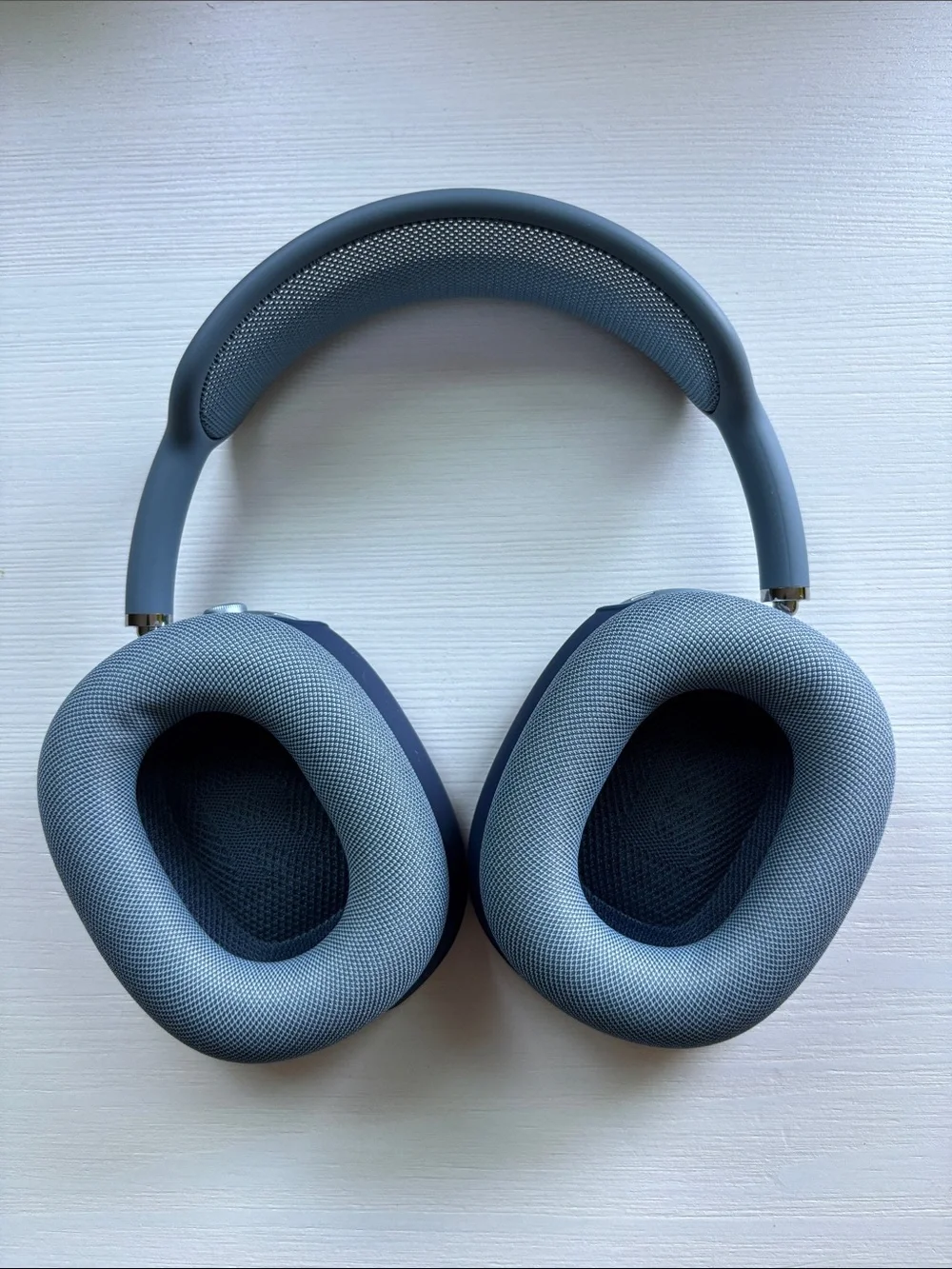 Apple Airpods Max in Blue - Picture 4 of 14